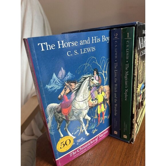 Chronicles of Narnia Set.: The Chronicles of Narnia Full-Color Paperback 7-Book - Picture 8 of 16